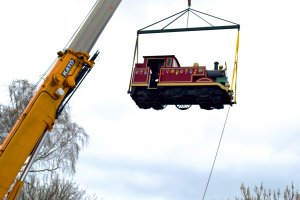 Safari_Express_Craned_Onto_the_Tracks_at_Drusillas.JPG